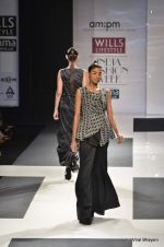 Model walk the ramp for am.pm Show at Wills Lifestyle India Fashion Week 2012 day 2 on 7th Oct 2012 (53).JPG